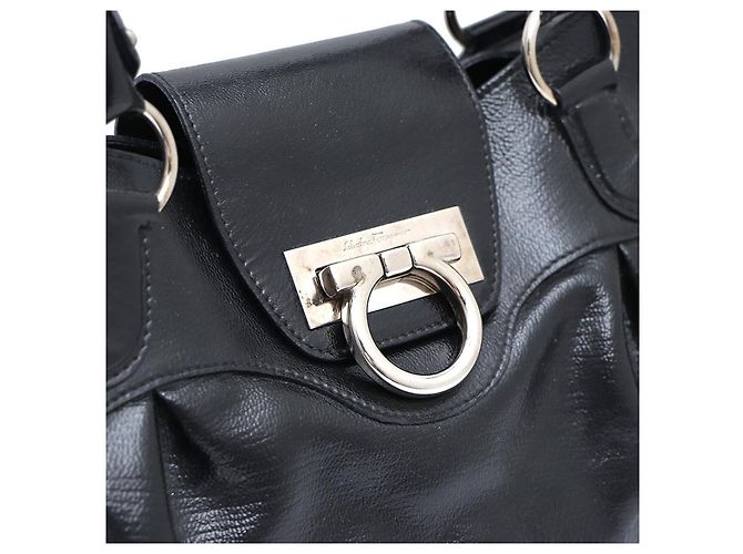 Salvatore Ferragamo Borsa a tracolla in vernice nera Gancini Nero - vista 13