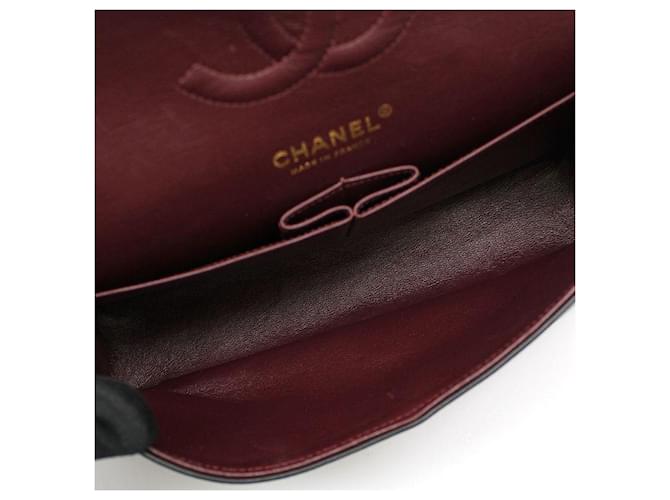 Chanel Borsa a Spalla Classic Medium in Agnello Nero e Oro - vista 10