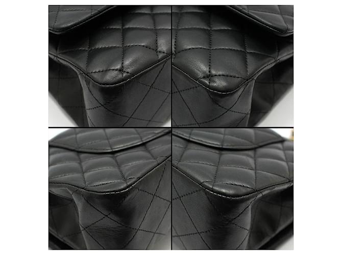 Chanel Borsa a Spalla Classic Medium in Agnello Nero e Oro - vista 11
