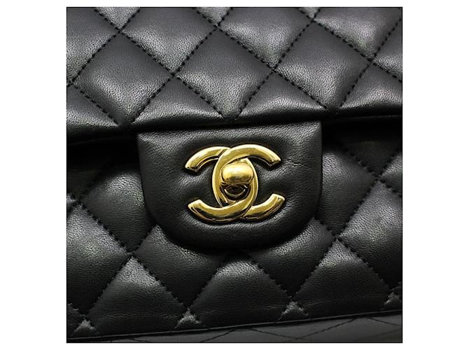 Chanel Borsa a Spalla Classic Medium in Agnello Nero e Oro - vista 6