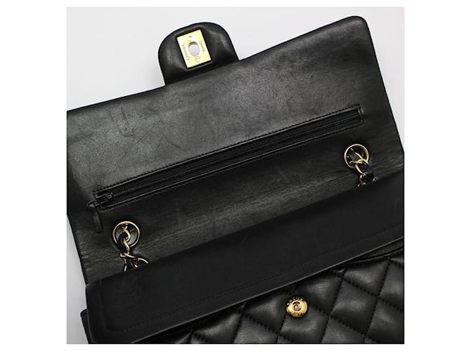 Chanel Borsa a Spalla Classic Medium in Agnello Nero e Oro - vista 7