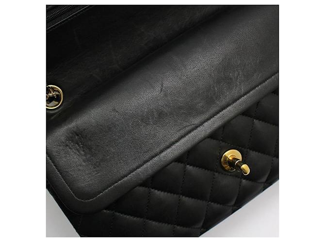 Chanel Borsa a Spalla Classic Medium in Agnello Nero e Oro - vista 8