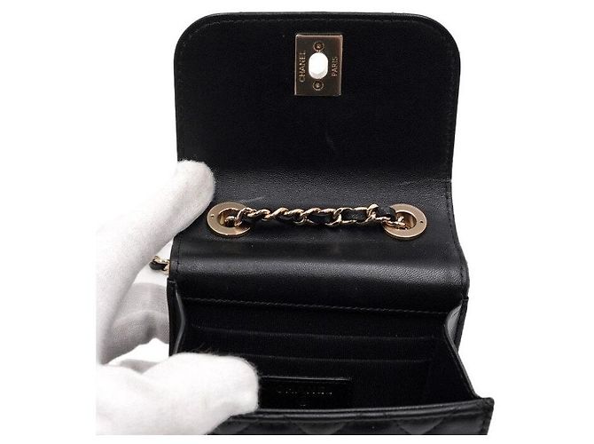 Trendy CC Chanel Mini borsa a tracolla in agnello nero trendy con catena dorata CC - vista 7