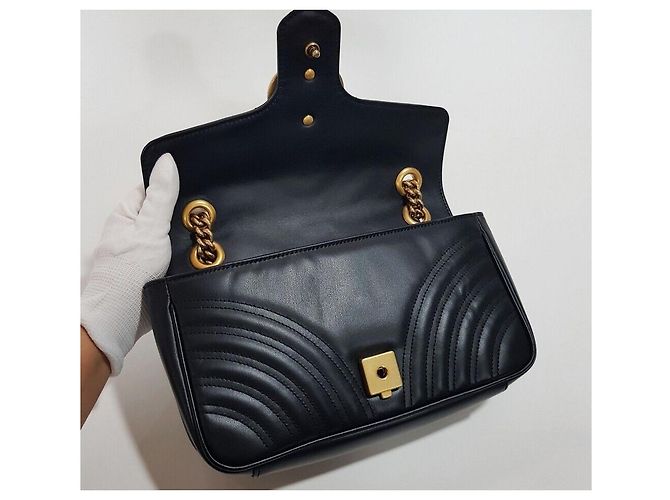 Gucci Borsa a Spalla Marmont Matelassé Medium Nero - vista 8