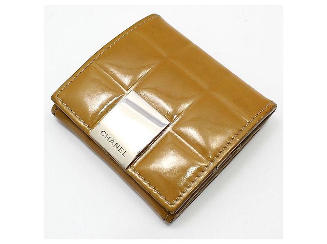 Chanel Carteira de moedas em couro envernizado acolchoado cor chocolate marrom - vista 2