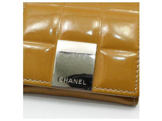 Chanel Carteira de moedas em couro envernizado acolchoado cor chocolate marrom - vista 6