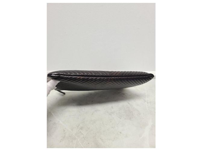 Chanel Clutch Boy Caviar Dorata con Motivo Chevron Large Series Nero - vista 7