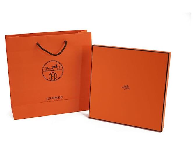 Hermès Schal-Display-System Rot - Ansicht 10
