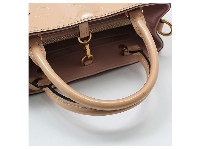 Louis Vuitton Borsa a tracolla Montaigne BB in Vernis Monogram Beige Pink Marrone - vista 10
