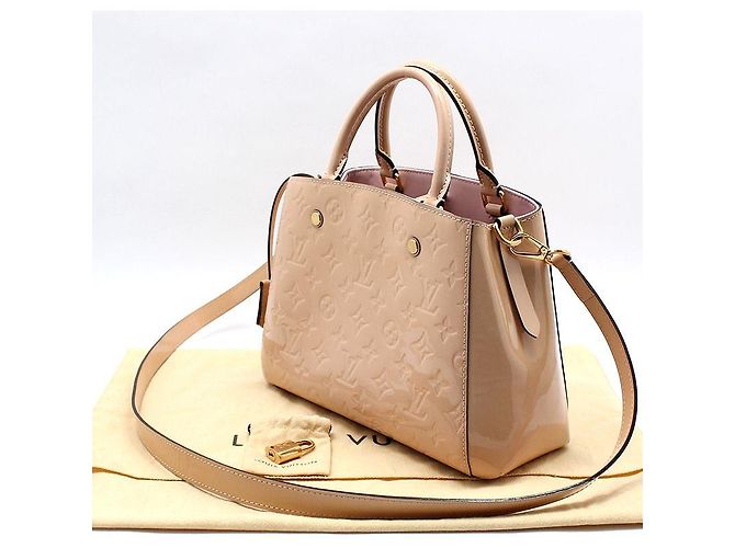 Louis Vuitton Borsa a tracolla Montaigne BB in Vernis Monogram Beige Pink Marrone - vista 2