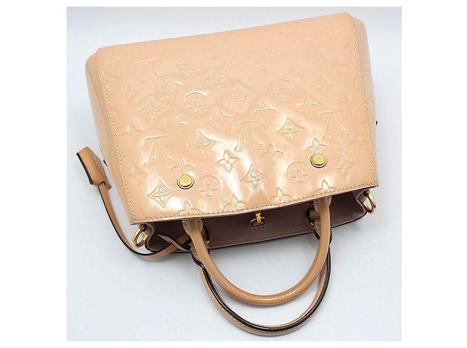 Louis Vuitton Borsa a tracolla Montaigne BB in Vernis Monogram Beige Pink Marrone - vista 4