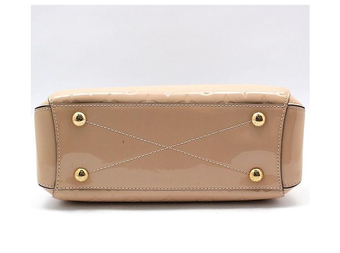 Louis Vuitton Borsa a tracolla Montaigne BB in Vernis Monogram Beige Pink Marrone - vista 5