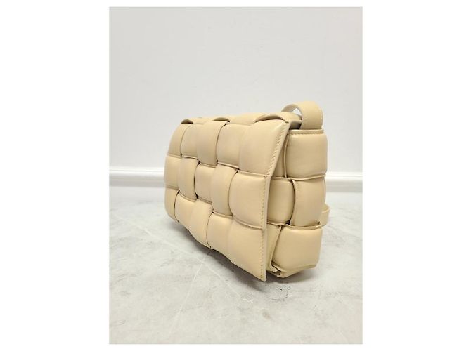 Bottega Veneta Bolsa Cassette acolchoada com trama em dourado Branco - vista 3
