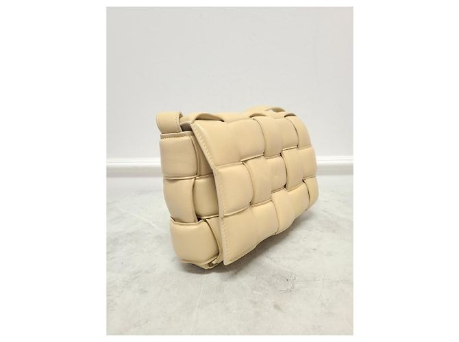 Bottega Veneta Bolsa Cassette acolchoada com trama em dourado Branco - vista 4