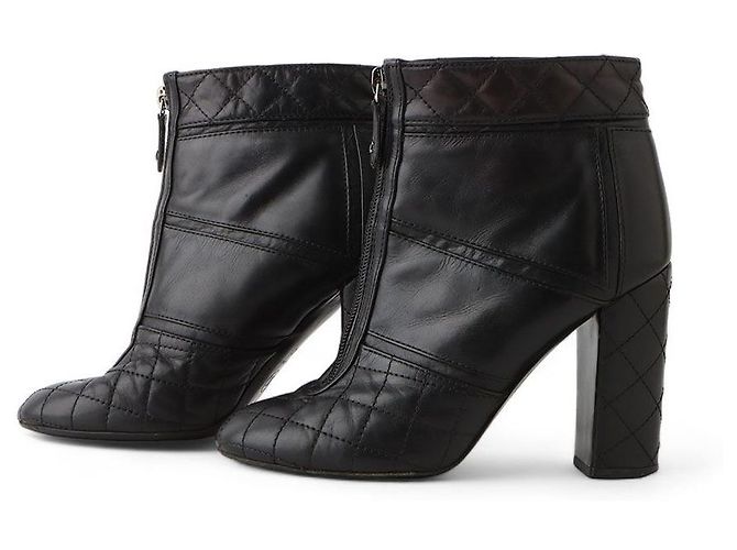 Chanel Botines de tacón con cremallera en piel acolchada Negro - vista 5