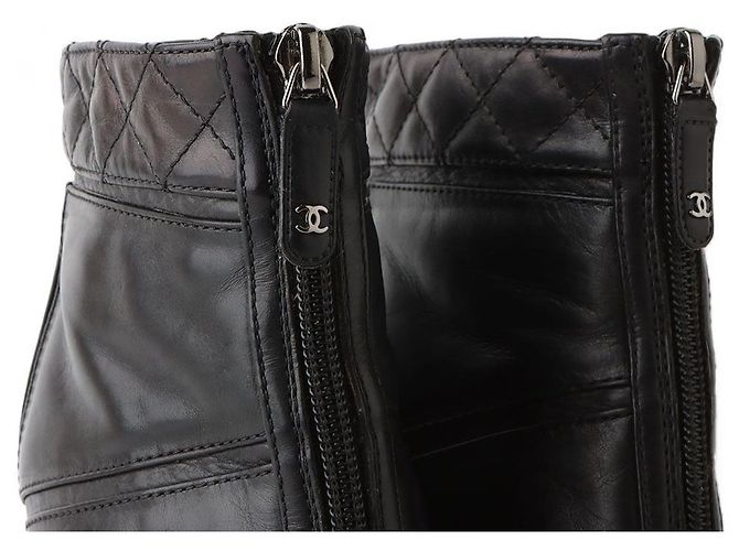 Chanel Botines de tacón con cremallera en piel acolchada Negro - vista 7