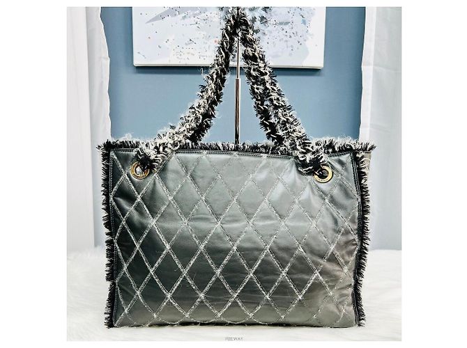 Chanel Borsa Tote in pelle di vitello tweed serie borsa shopper Multicolore - vista 2