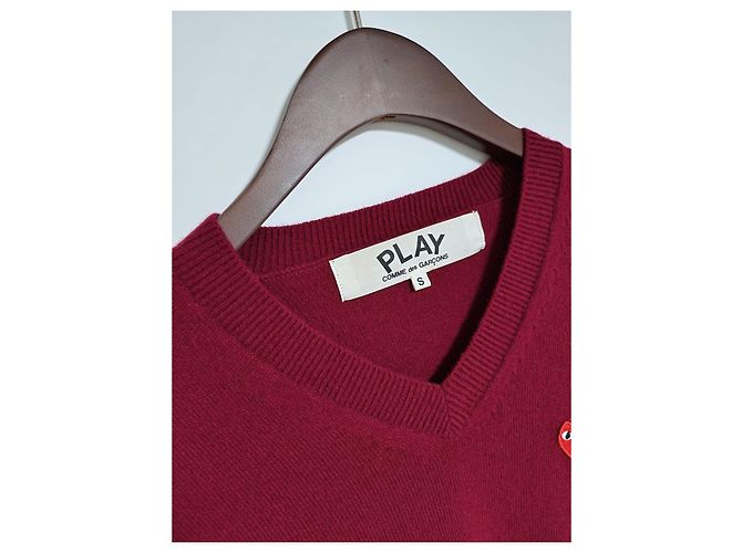 Comme Des Garcons Burgunderfarbener V-Ausschnitt Strickpullover für Herren mit Doppelpatch Rot - Ansicht 2
