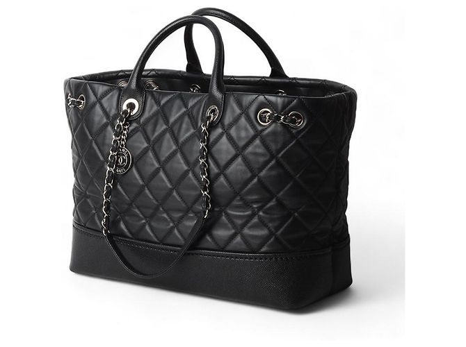 Chanel Shopper Coin in Caviar Trapuntato in Agnello Nero - vista 2