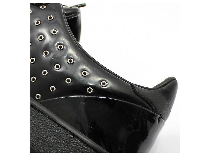Louis Vuitton Sneakers in vernice nera con occhielli Nero - vista 12