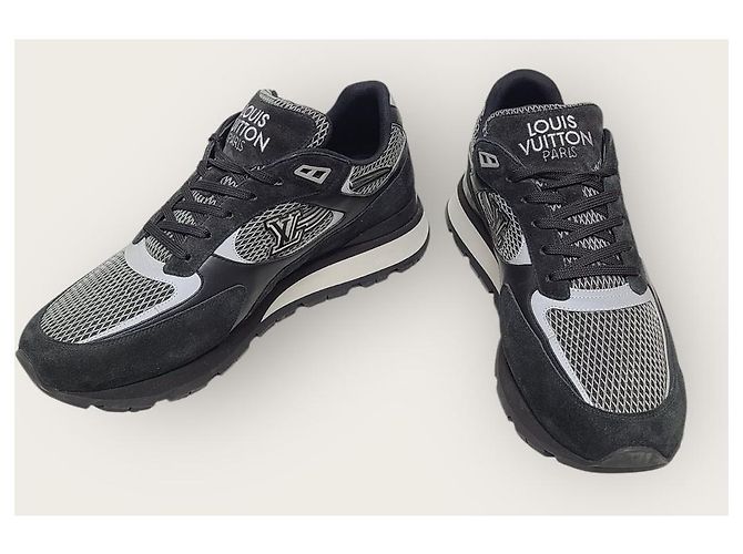 Louis Vuitton Sneakers Runaway in scamosciato e mesh nero LV - vista 3