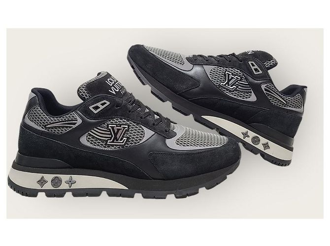 Louis Vuitton Sneakers Runaway in scamosciato e mesh nero LV - vista 5