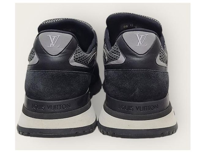 Louis Vuitton Sneakers Runaway in scamosciato e mesh nero LV - vista 7