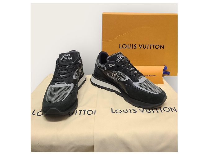 Louis Vuitton Sneakers Runaway in scamosciato e mesh nero LV - vista 8