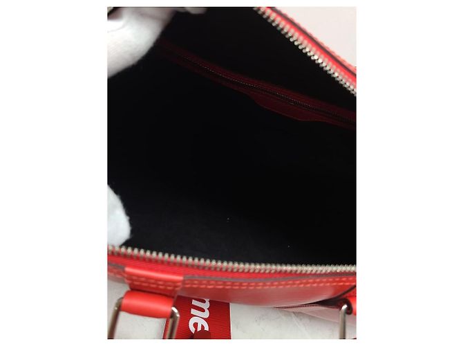 Louis Vuitton Keepall Epi Bandoulière Supreme Red Logo Rosso - vista 3