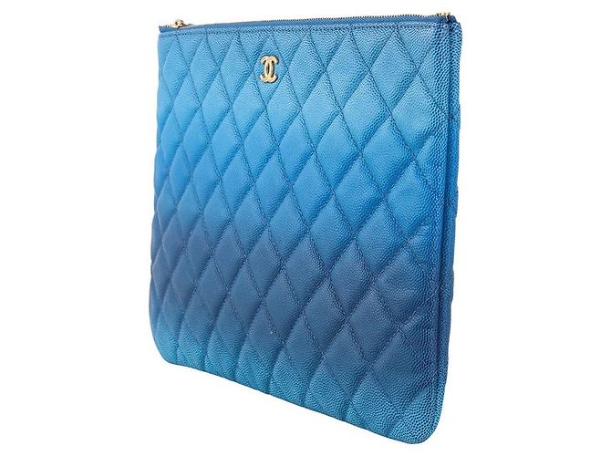 Chanel Clutch Caviar Placcata Oro New Medium Gradient Blue - vista 2