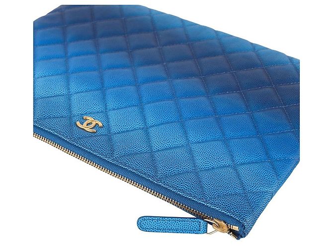 Chanel Clutch Caviar Placcata Oro New Medium Gradient Blue - vista 4