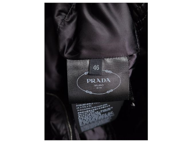 Prada Cappotto lungo imbottito in piumino d'oca con cappuccio e cintura con logo a triangolo nero - vista 5
