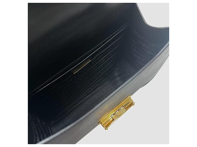 Prada Borsa a Spalla Saffiano Triangle Logo Chain Nero - vista 7