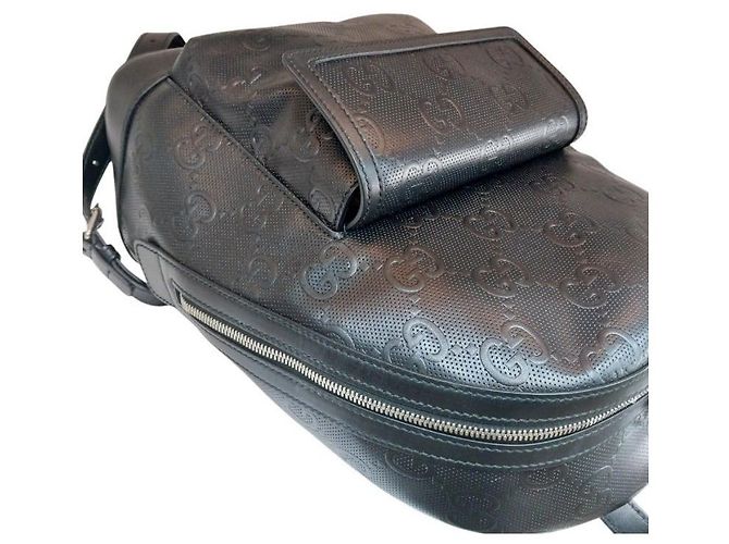 Gucci Schwarzer Rucksack mit Prägung - Ansicht 3