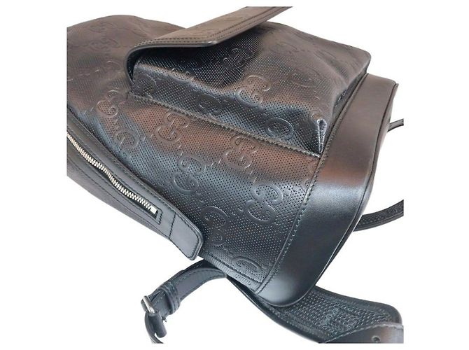 Gucci Schwarzer Rucksack mit Prägung - Ansicht 5