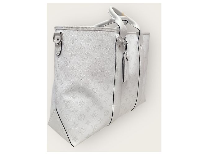 Louis Vuitton Tote Weekend Monogram White con Tracolla Bianco - vista 4