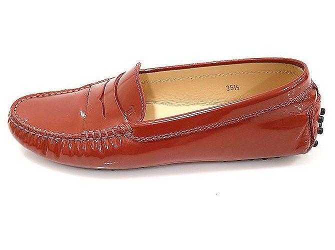 Tod's Mocassini da guida Gommino in vernice rosso e marrone da donna - vista 3