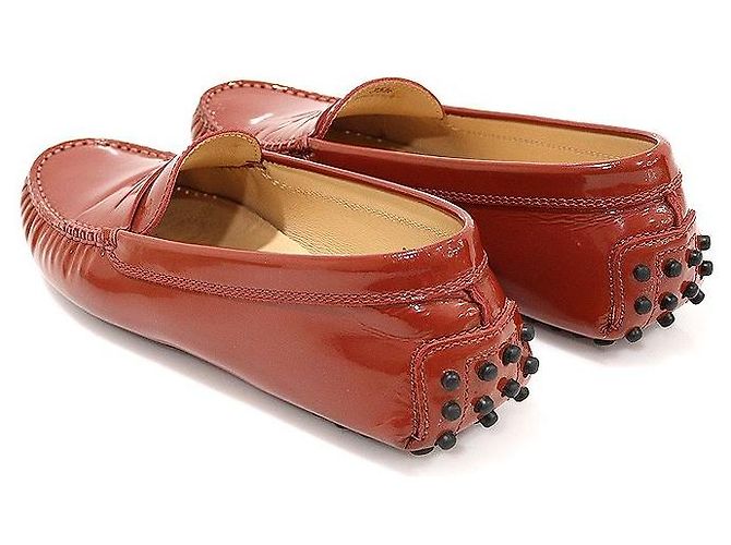 Tod's Mocassini da guida Gommino in vernice rosso e marrone da donna - vista 4
