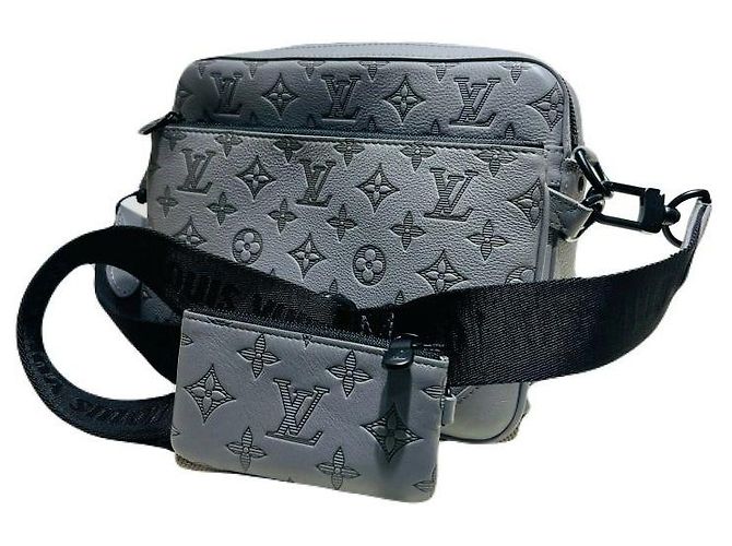 Louis Vuitton Trio Messenger Monogram Shadow Crossbody Multicolore - vista 5
