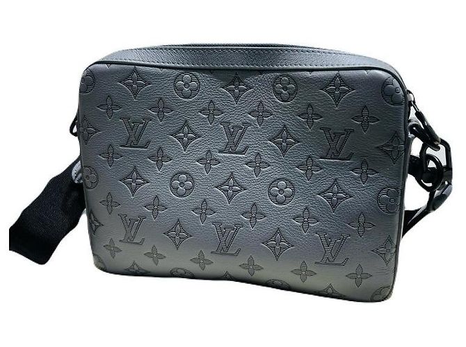Louis Vuitton Trio Messenger Monogram Shadow Crossbody Multicolore - vista 7