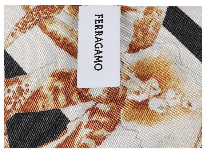 Salvatore Ferragamo Sciarpa in seta con stampa Gaia Bianco - vista 8