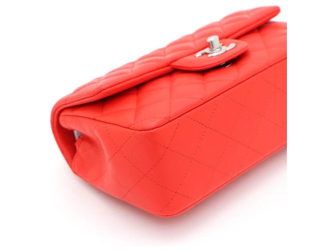 Chanel Mini Borsa a Spalla e Borsa Crossbody New Classic Flap CC in Agnello con Catena Argentata Rosso - vista 13