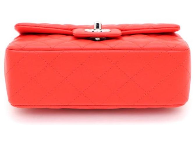 Chanel Mini Borsa a Spalla e Borsa Crossbody New Classic Flap CC in Agnello con Catena Argentata Rosso - vista 14