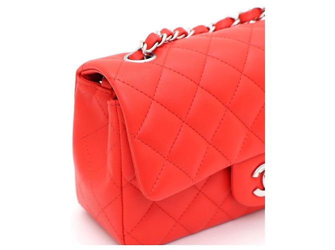 Chanel Mini Borsa a Spalla e Borsa Crossbody New Classic Flap CC in Agnello con Catena Argentata Rosso - vista 4