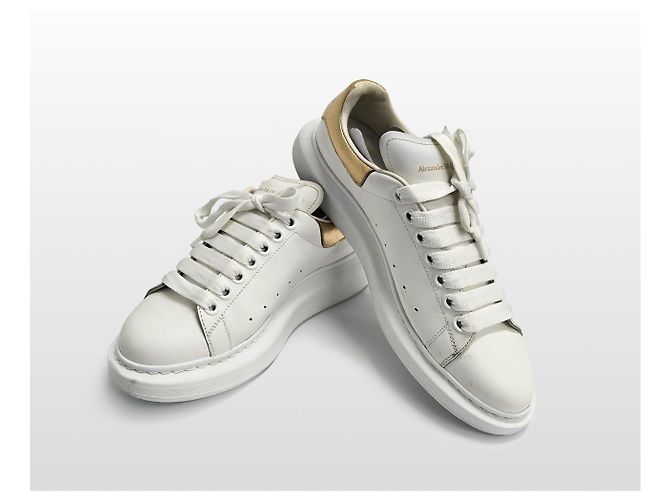 Alexander Mcqueen Sneaker Oversole da donna Bianco - vista 18