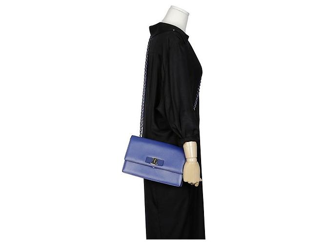 Salvatore Ferragamo Borsa a tracolla e crossbody Vara Genie in pelle Saffiano blu - vista 20