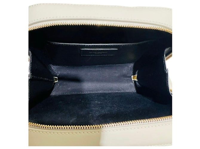 Saint Laurent Mini borsa a tracolla Vicky Toy Camera in pelle lucida avorio Bianco - vista 3