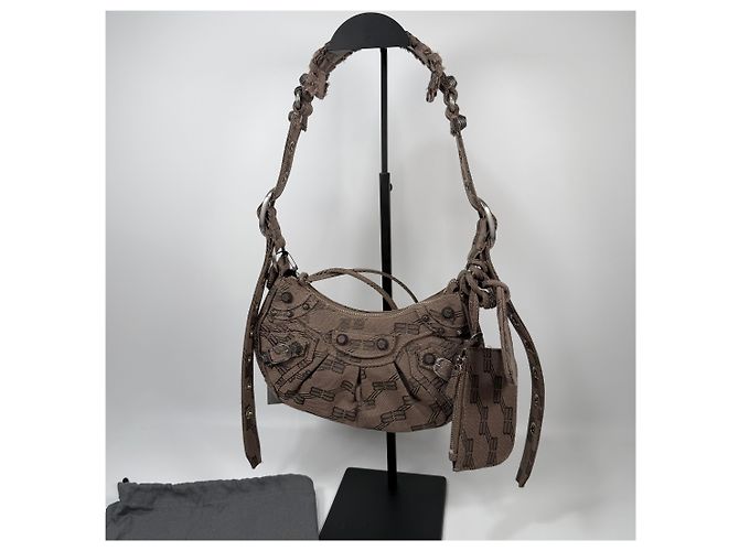 Balenciaga Borsa a tracolla BB Monogram Le Cagole in jacquard Argento - vista 2