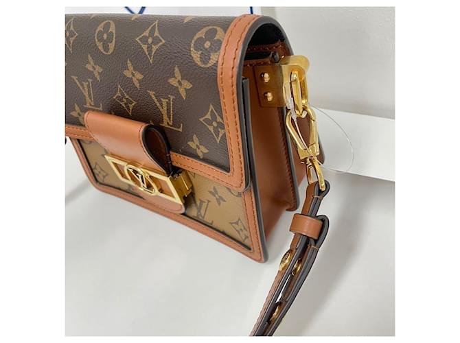 Louis Vuitton Mini borsa a tracolla Dauphine Marrone - vista 4