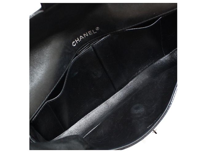 Chanel Borsa a tracolla Baguette in vernice nera con camelia e barretta di cioccolato, tono argento Nero - vista 8